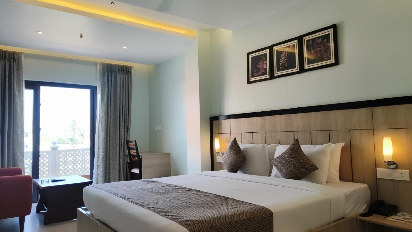 Hotel Vbrance - Luxury Boutique & Food Court