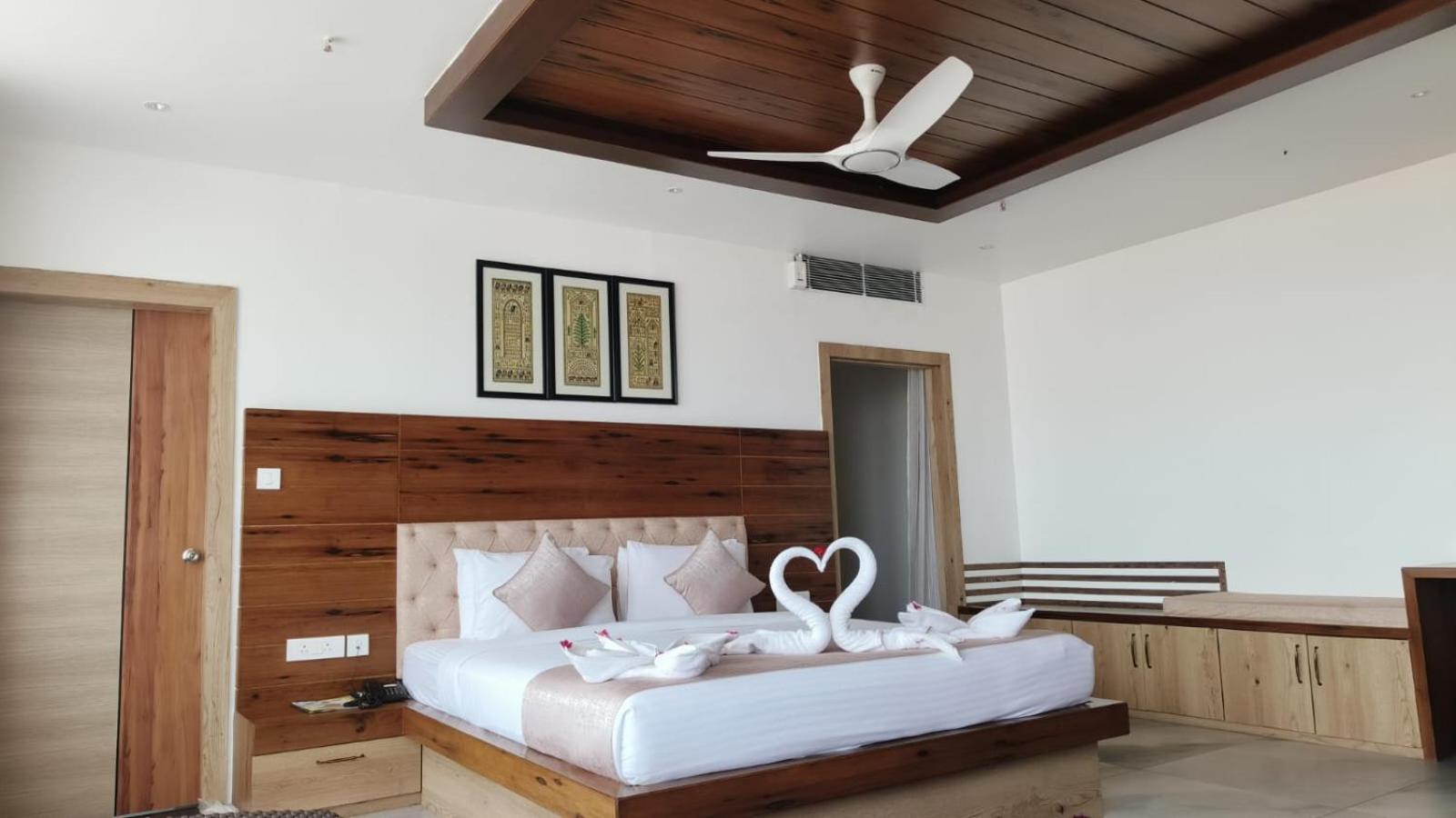 Hotel Vbrance - Luxury Boutique & Food Court