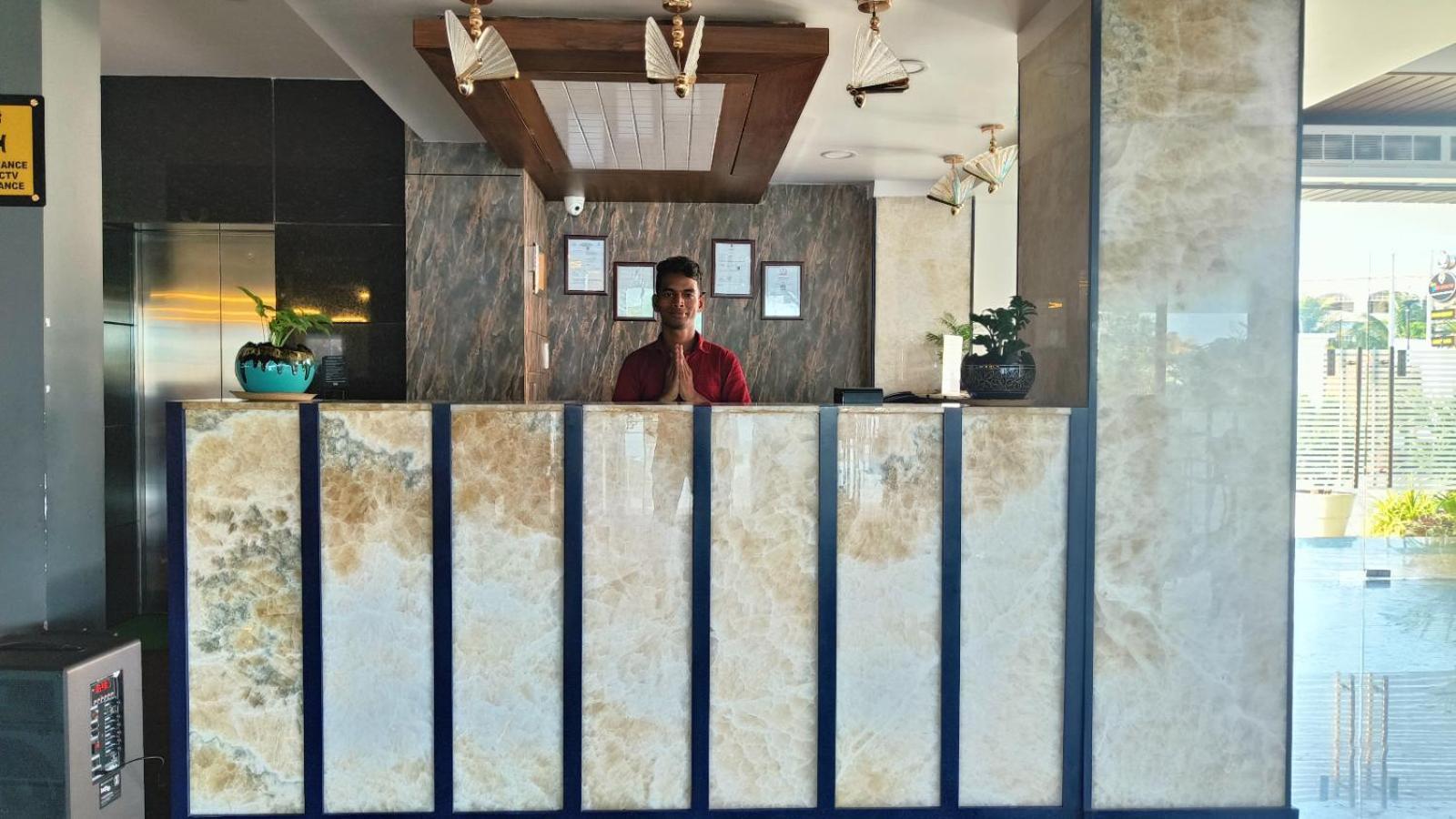Vbrance - Luxury Boutique & Food Court Hotel
