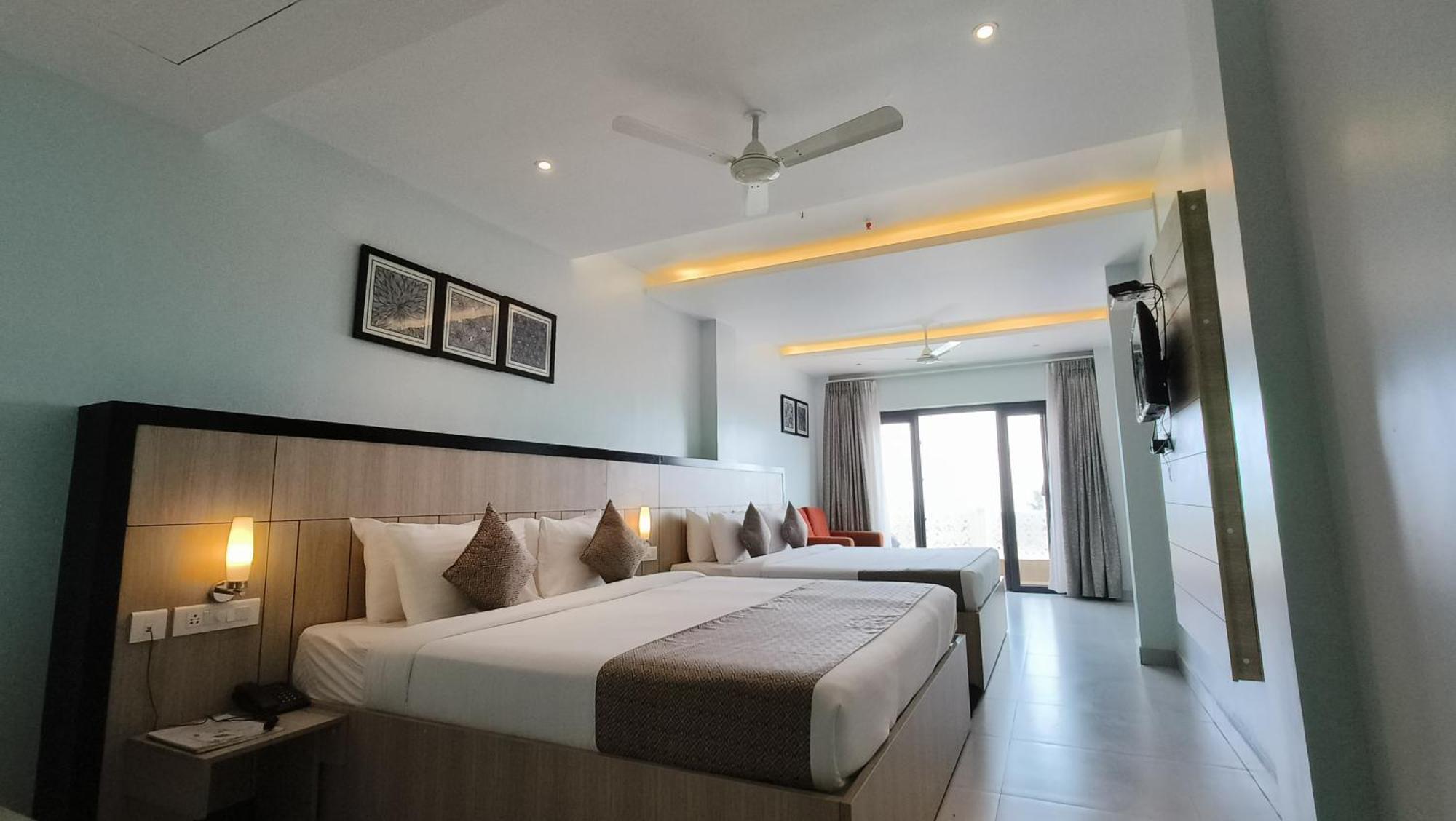 Vbrance - Luxury Boutique & Food Court 4* Puri