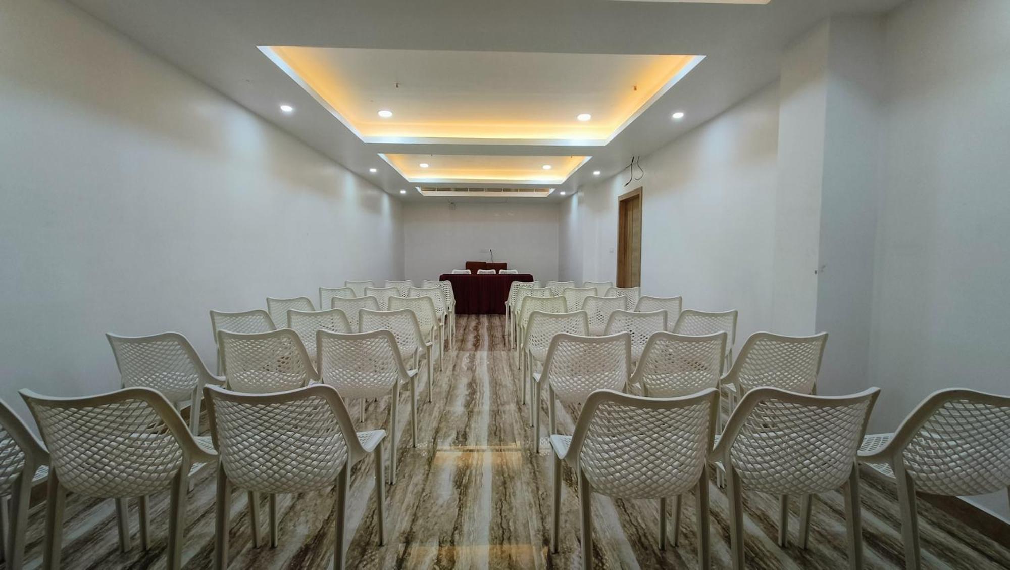 Vbrance - Luxury Boutique & Food Court 4* Puri