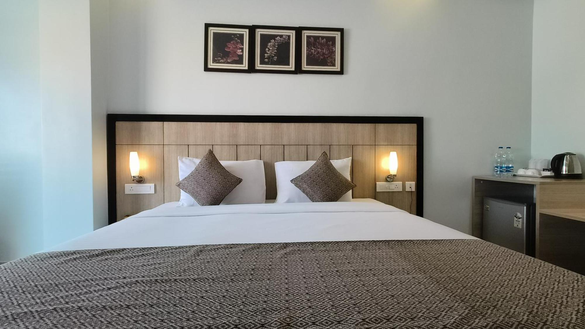 Vbrance - Luxury Boutique & Food Court Puri